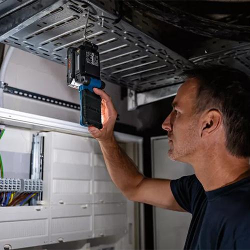 Lampa BOSCH AKU/HW GLI 18V-800