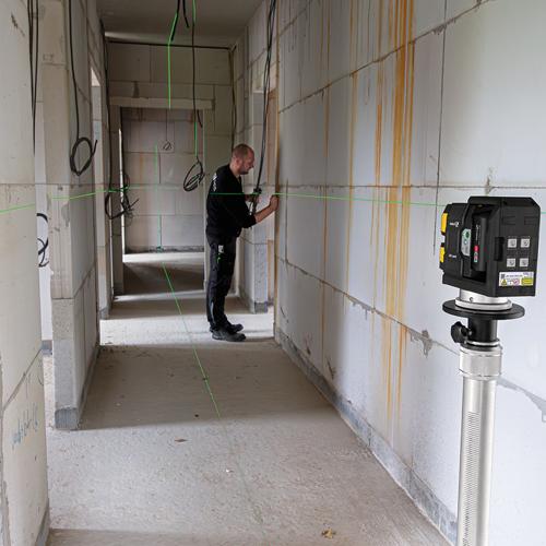 Samonivelačný líniový krížový laser STABILA LAX500G 7-dielny